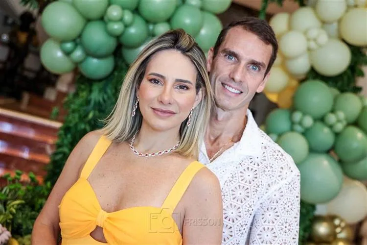 Flavio Furtado celebra a nova idade ao lado de familiares e amigos