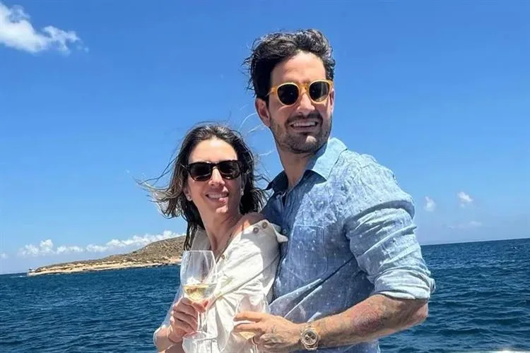 Alexandre Pato e Rebeca Abravanel completam 5 anos de casados e encantam foto com bebê