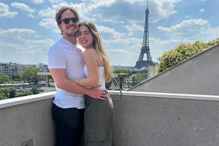 Na contagem regressiva para o matrimônio, Marina Brandão e Diego Machado curtem férias em Paris