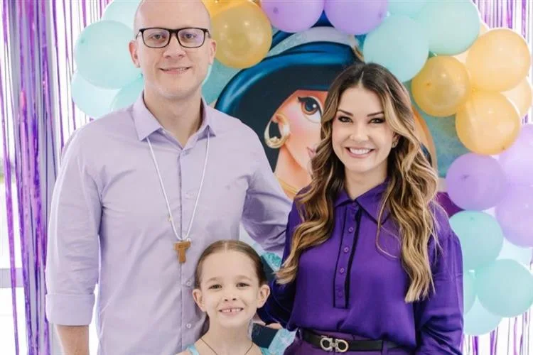 Lia Bastos e Tiago Lourenço celebram oito anos da filha Maria Beatriz