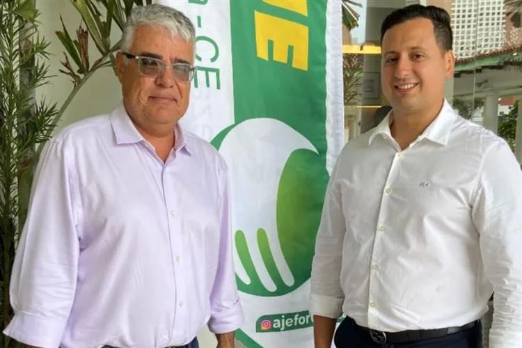 Senador Eduardo Girão é figura central do almoço político da AJE Fortaleza
