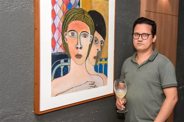 Felipe Neto celebra 67 anos na vernissage "In Fluxo"