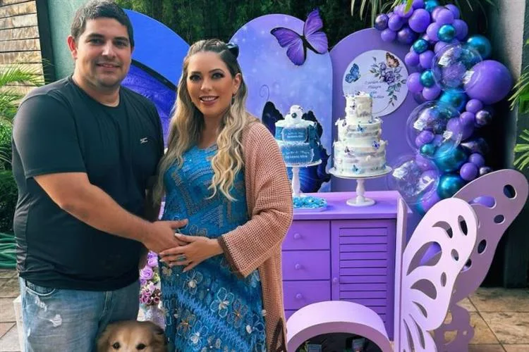 Thaty Rabello celebra a maternidade com chá de fraldas temático no Jardins Lounge Bar