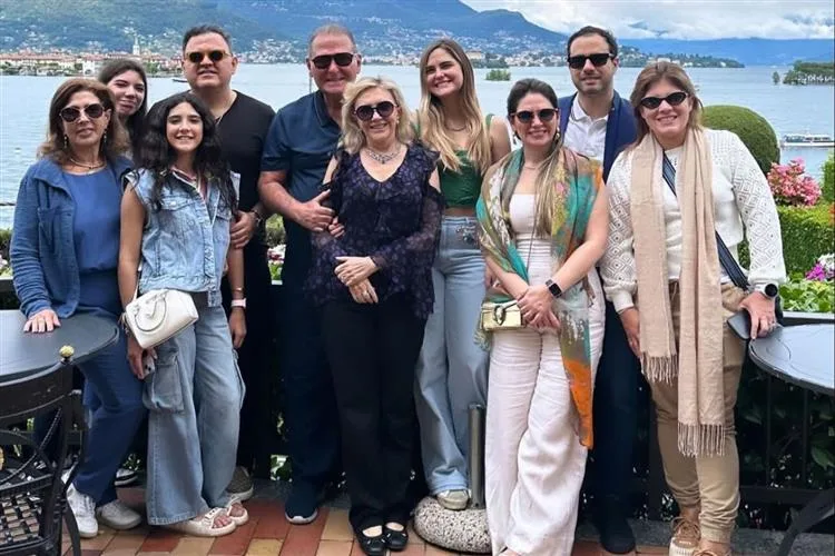 Graça Dias Branco e Jório da Escóssia curtem as maravilhas da Itália com familiares