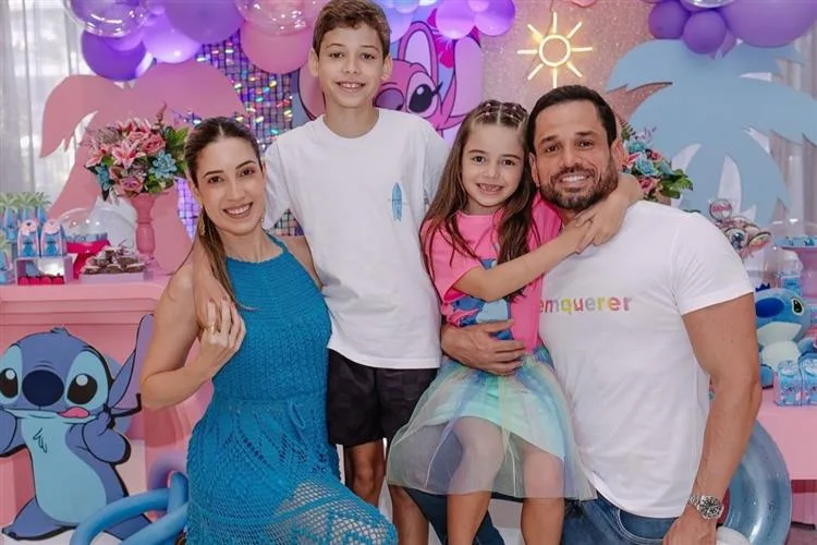 Liana e Rafael Sá festejam os oito anos da filha Sara