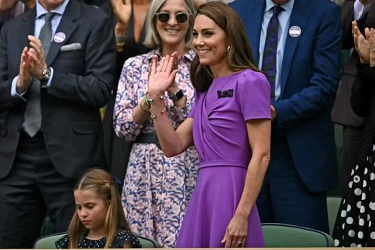 Kate Middleton surge na final da Wimbledon e é aplaudida de pé