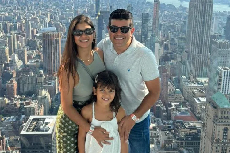 Jefferson Viana, Renata Viana e a filha do casal, Maria Sophia, curtem férias em Nova York