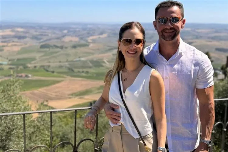 Darli Baião e Daniel Oliveira em clima de romance na viagem pela Itália