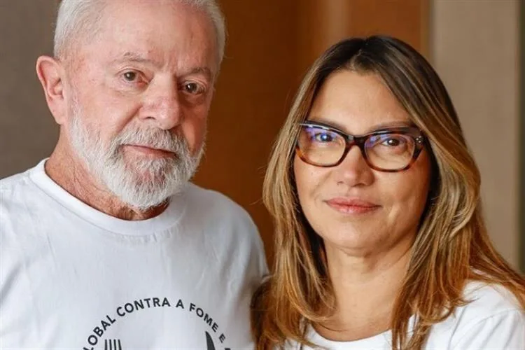 Lula leva carão de Janja e recua publicamente ao discursar