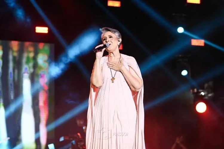 Suely Façanha e Irmã Kelly Patrícia se apresentam na segunda noite do Festival Halleluya 2024