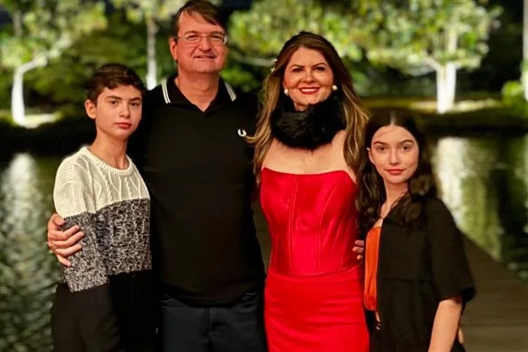 Michelinne Pinheiro comemora a nova idade ao lado da família em São Paulo