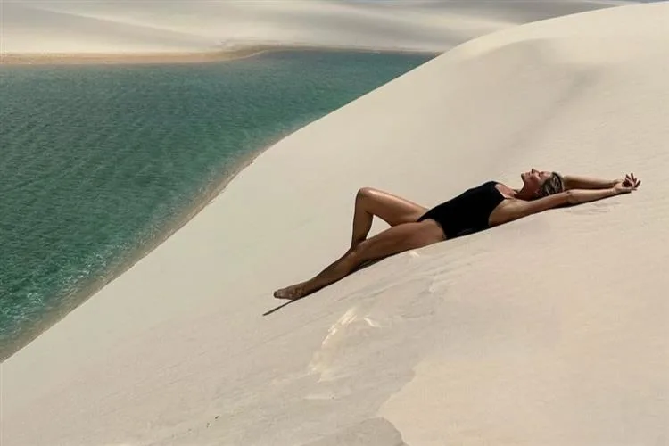 Após temporada na Bahia, Gisele Bündchen desembarca nos Lençóis Maranhenses