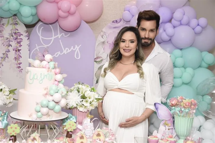 Philipe Dantas e Rafaella Cronemberg realizam chá de fraldas da filha Yasmin
