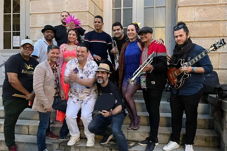 Samba brasileiro é representado por Carla Rio na Europa