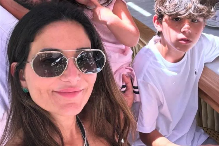 Aline Pinho e João Carvalho curtem trip familiar nas Bahamas