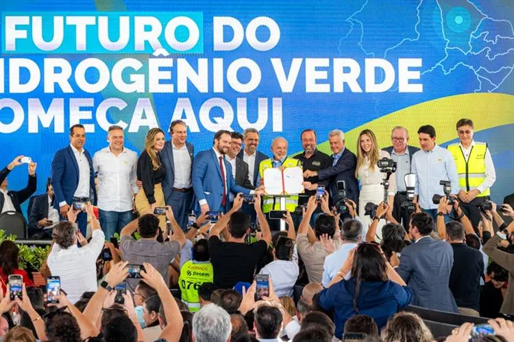 Lula sanciona marco do hidrogênio verde no Ceará em cerimônia no Porto do Pecém