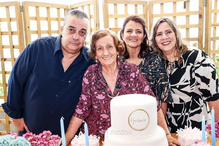 Hortencia Melo Dibe celebra as 90 primaveras em sua vida