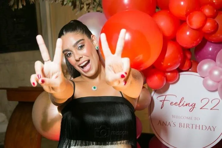 Ana Carolina Freire celebra B-day com estilo, alegria e muito frisson no Barbra’s Náutico