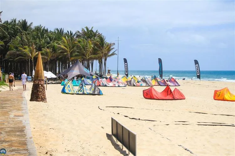 “Temporada dos ventos” impulsiona esportes de vela no Ceará