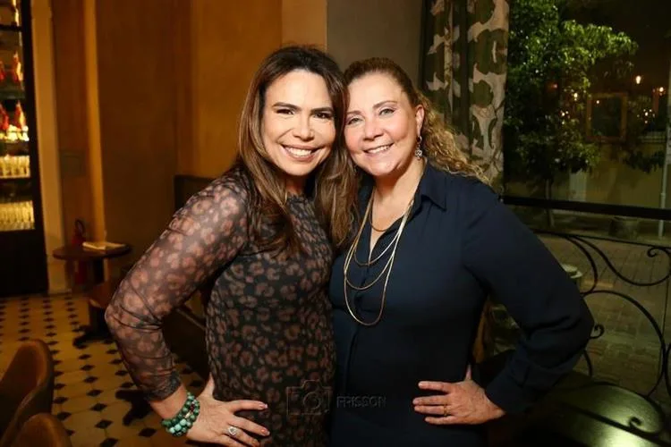 Andrea Delfino e Andrea Rios celebram a nova idade em sessão sopro de velinhas dupla
