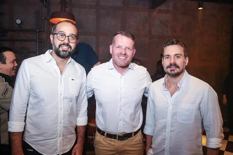 Pub 5 Elementos é inaugurado com alta gastronomia e rock'n roll