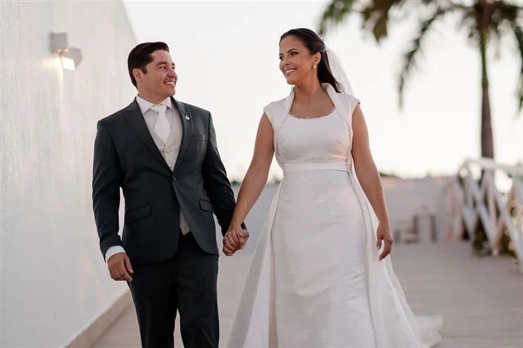 Synthia Quirino e Artemio refletem o amor durante casamento dos sonhos
