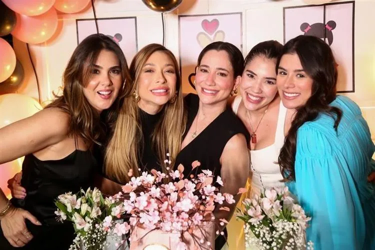 Leydiane Cavalcante celebra a nova idade em surprise b-day orquestrado pelas amigas