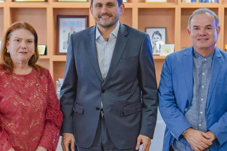 Fernanda Pessoa e Esio de Souza abordam conectividade 5G com o ministro Juscelino Filho