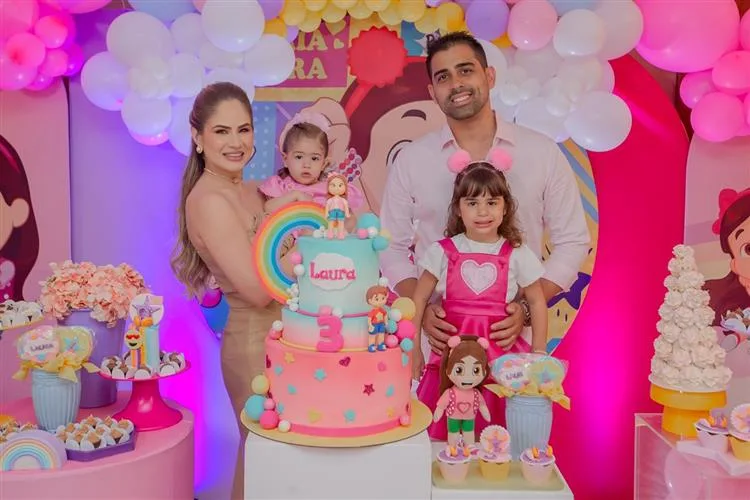 Larissa e Igor Pinto comemoraram os três anos da filha Laura