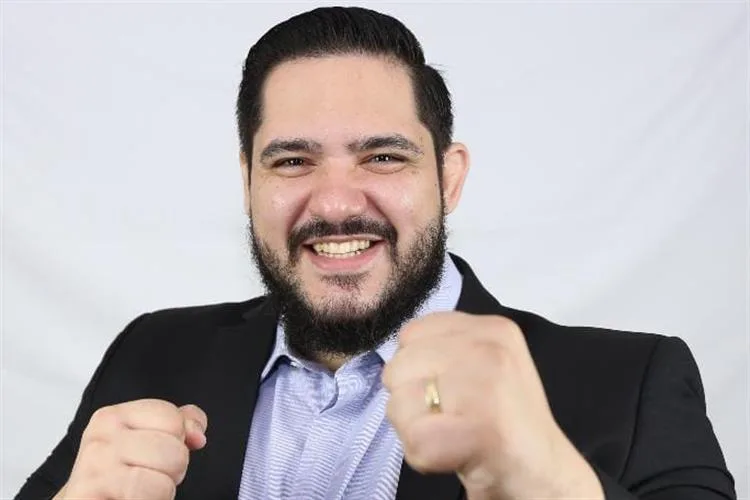 Igor Leitão será homenageado na Alece com medalha da Associação dos Embaixadores da Paz no Brasil