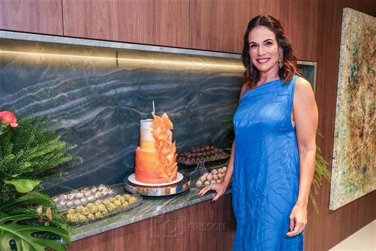 Ana Virgínia Martins recebe grupo de amigas para celebrar a nova idade