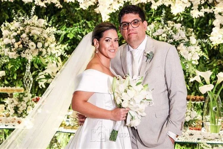 Juliana de Fátima e André Rodrigues se casam sob aplausos de amigos e familiares