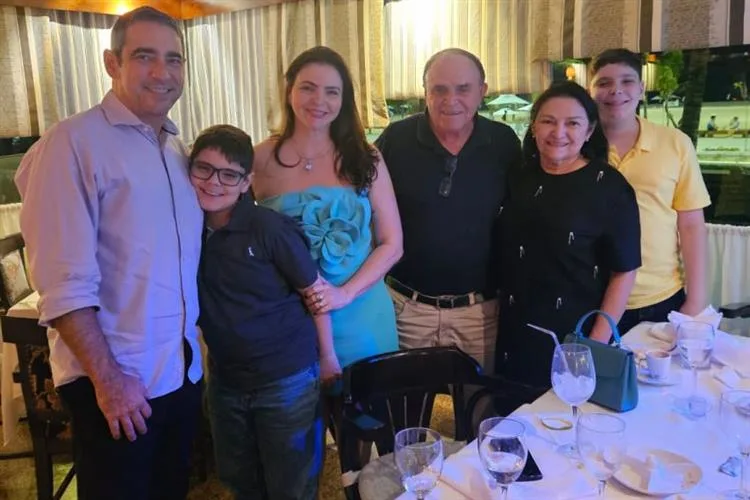 Christianny Diógenes celebra a nova idade ao lado da família e das amigas