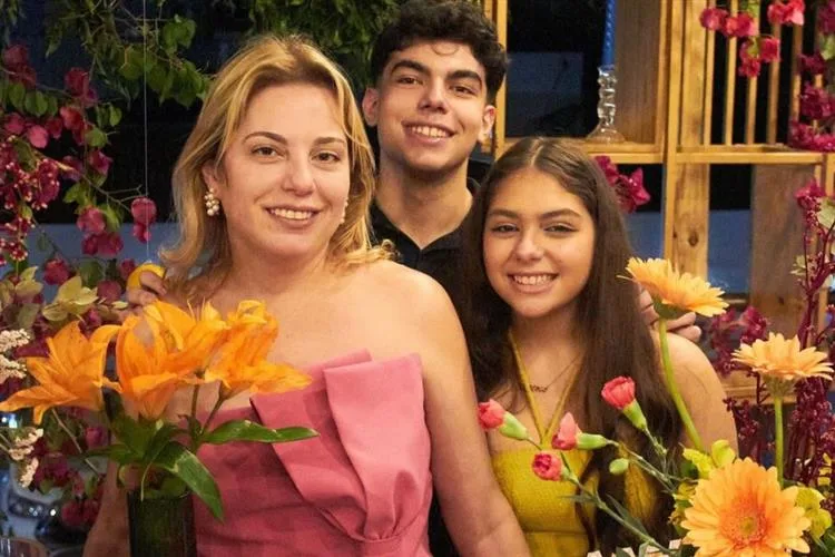 Patrícia Aquino celebra b-day em party com muito frisson