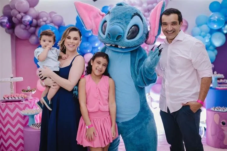 Livia e Valmique Filho festejam os oito anos da filha Maria Luiza