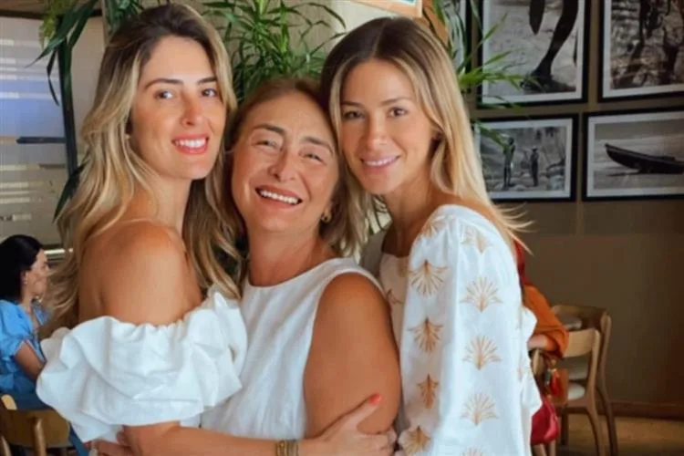 Melina Dias Moraes reúne as mais próximas em sessão sopro de velinhas