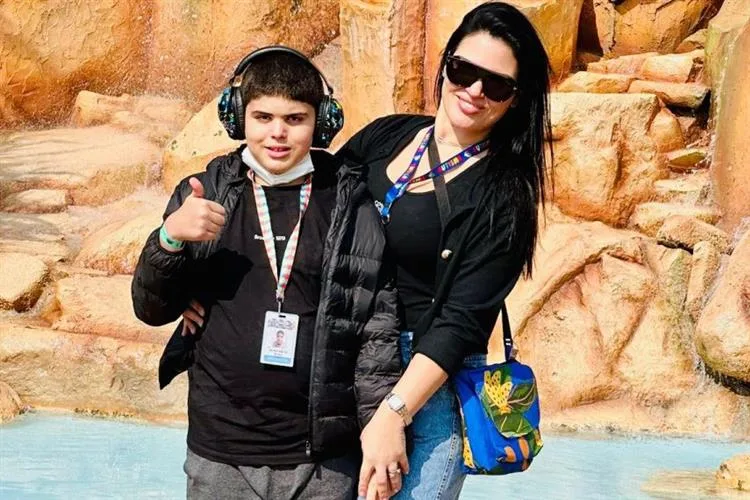 Maria Inez Athayde se diverte com a família no Beto Carrero