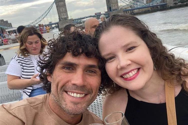 Após sucesso no Ironman 70.3, Felipe Feliciano recarrega as energias em Londres com Raiza Pontes