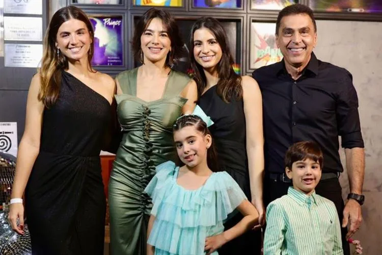 Mary Canamary ganha b-day surpresa orquestrado pelo esposo, Idezio Rolim