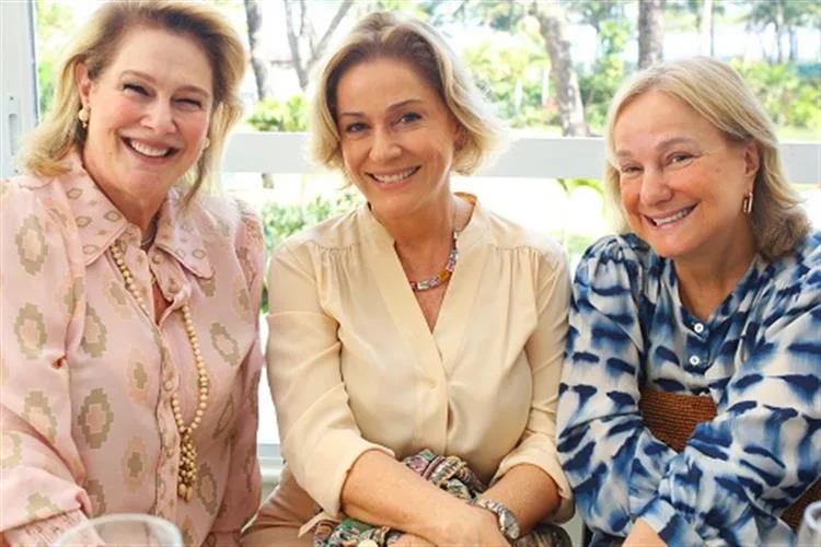 Glória Severiano Ribeiro, Marcia Peltier e Angela Vieira prestigiam os 80 anos de Aloysio Teixeira