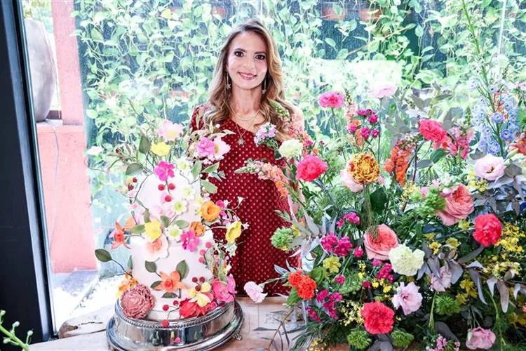 Michelle Aragão celebra mais uma primavera nos tons da alegria e amizade