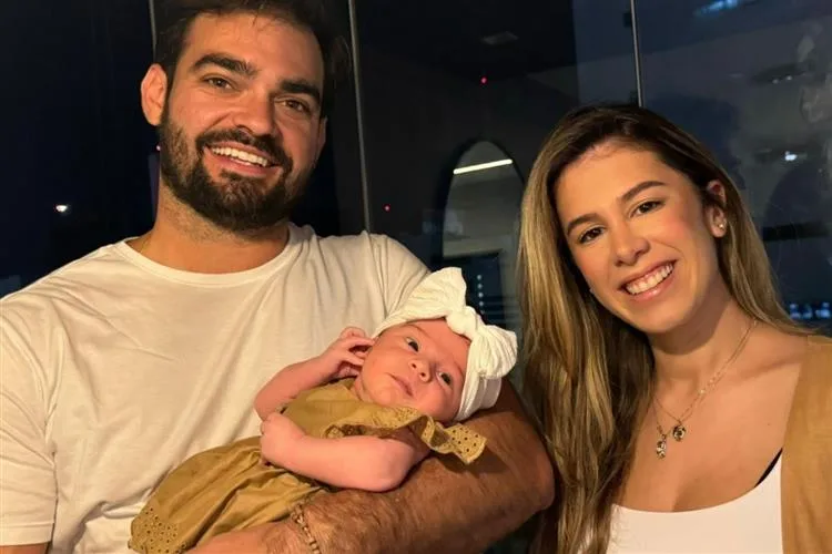 Lara Mattos e Caio Freire celebram o primeiro mês da filha Maria Luiza
