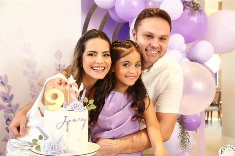 Luciana e Fred Olavo Aragão comemoram os nove anos da filha Joana