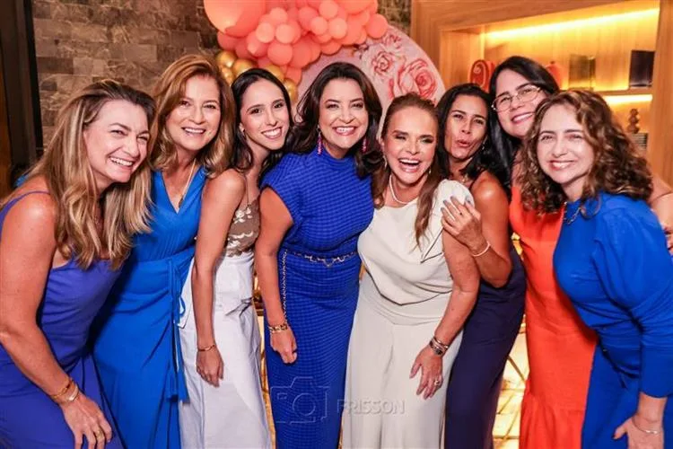 Hilda Pamplona reúne convidadas em seleta e charmosa sessão sopro de velinhas