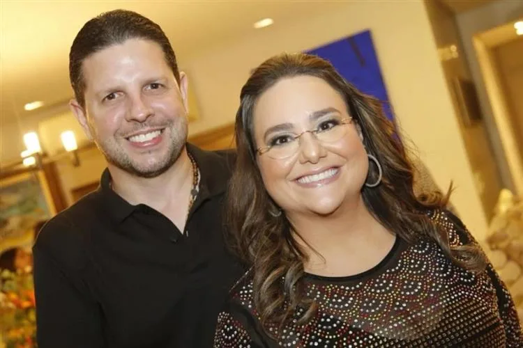 Homero e Mayara Silva causam frisson em aniversário de amigo