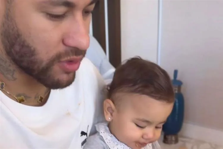 Bruna Biancardi encanta ao compartilhar momento entre Neymar e a filha Mavie