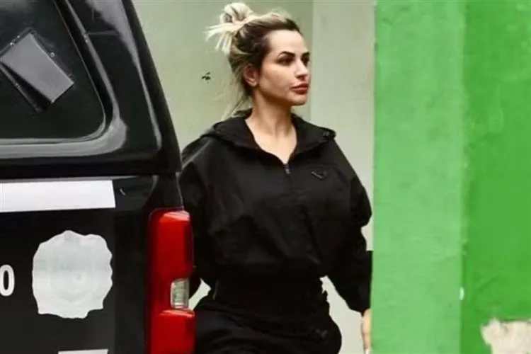 Deolane Bezerra deixa prisão no Recife, mas usará tornozeleira