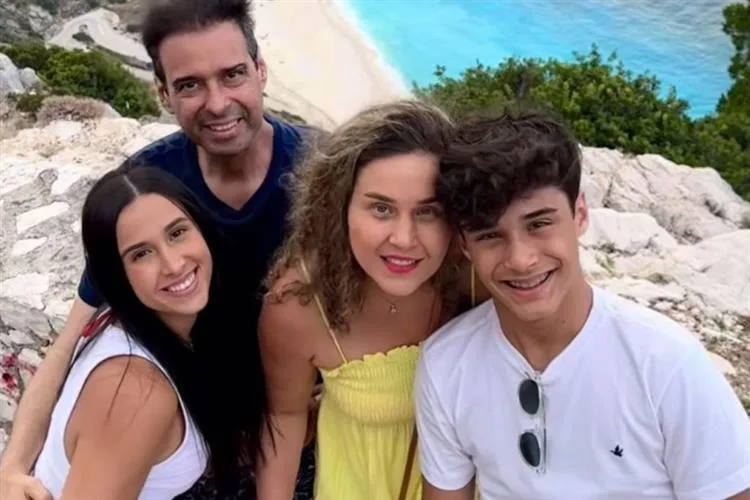 Cybele Campos e família colecionam memórias em viagem pela Grécia