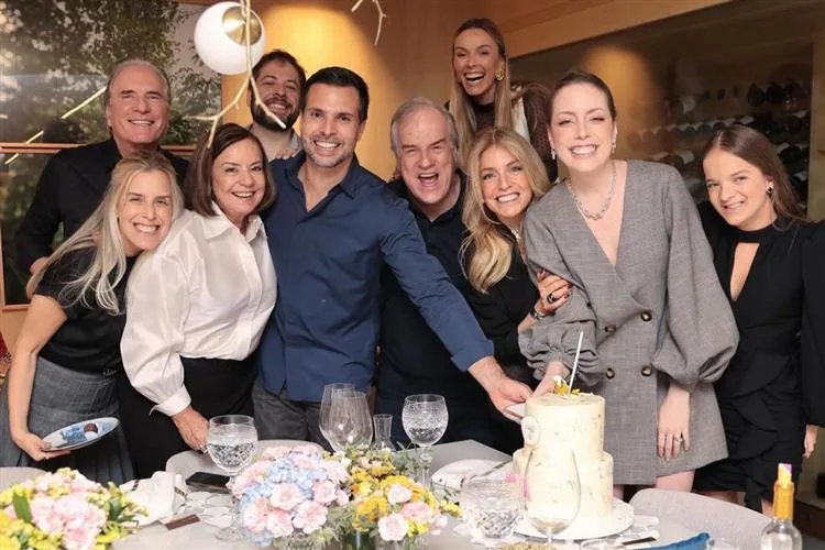 Fabiana Justus celebra saúde, amor e 38 anos ao lado dos familiares