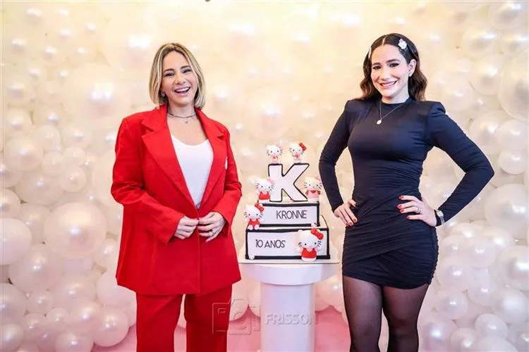 Kronne reúne convidados e apresenta a collab com a icônica Hello Kitty